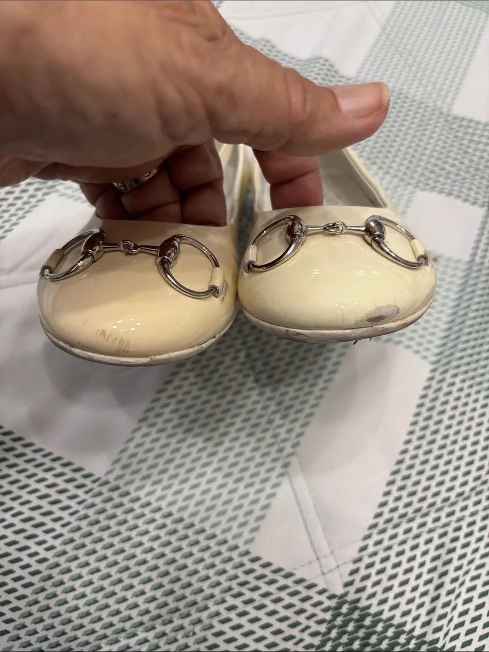 Gucci Cream Patent Leather Kids Ballet Flats with Horsebit Accent
